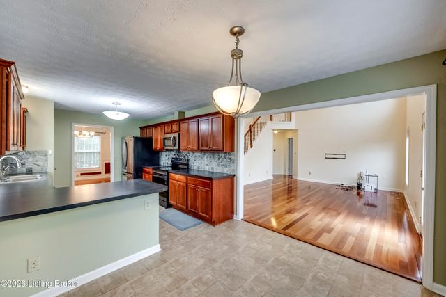 4710 Bay Cove Ct, Louisville, KY 40245