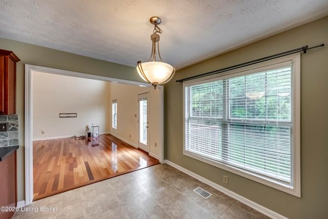 4710 Bay Cove Ct, Louisville, KY 40245