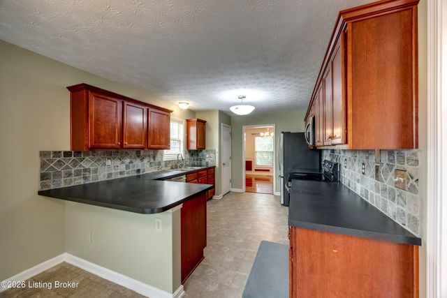 4710 Bay Cove Ct, Louisville, KY 40245