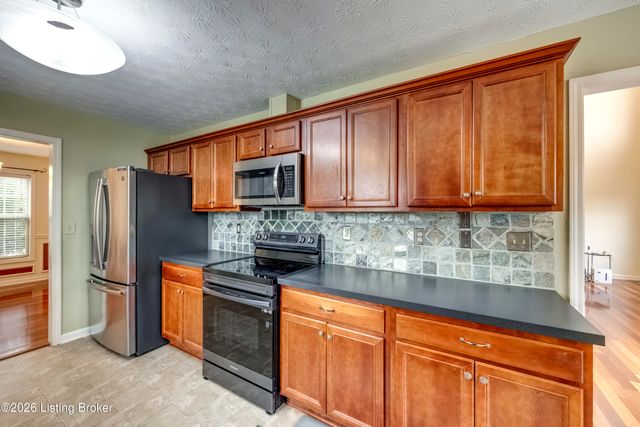 4710 Bay Cove Ct, Louisville, KY 40245