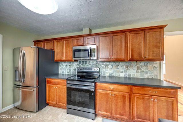 4710 Bay Cove Ct, Louisville, KY 40245