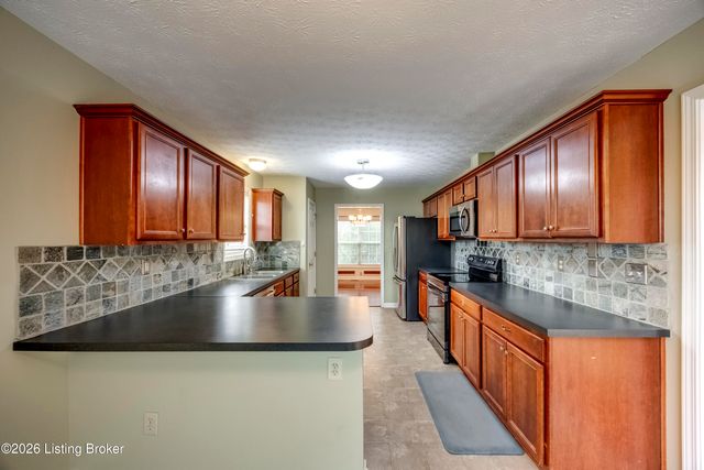 4710 Bay Cove Ct, Louisville, KY 40245