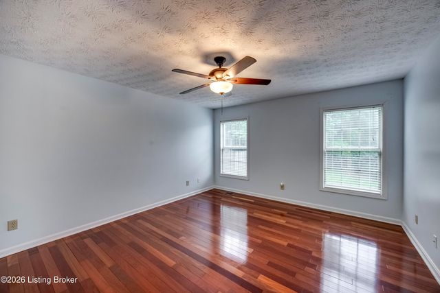4710 Bay Cove Ct, Louisville, KY 40245