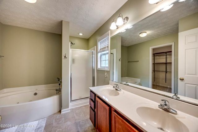 4710 Bay Cove Ct, Louisville, KY 40245