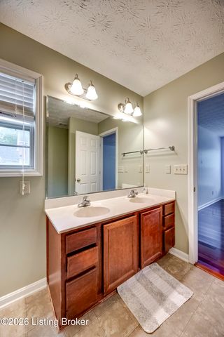 4710 Bay Cove Ct, Louisville, KY 40245