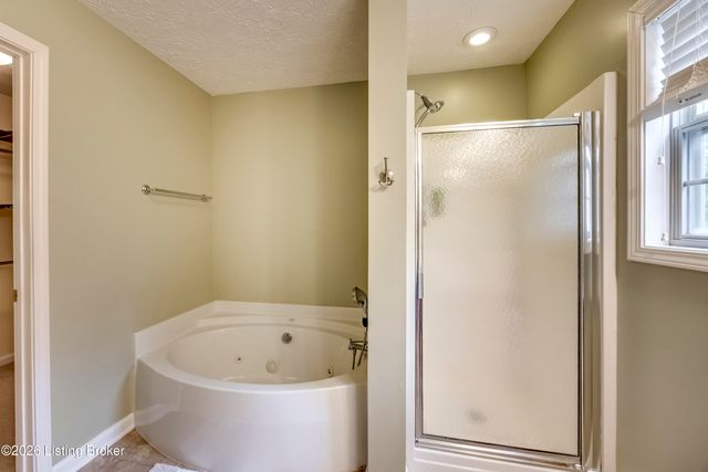4710 Bay Cove Ct, Louisville, KY 40245