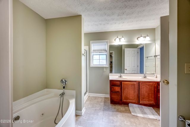 4710 Bay Cove Ct, Louisville, KY 40245