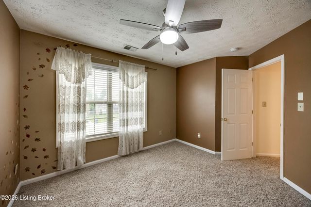 4710 Bay Cove Ct, Louisville, KY 40245