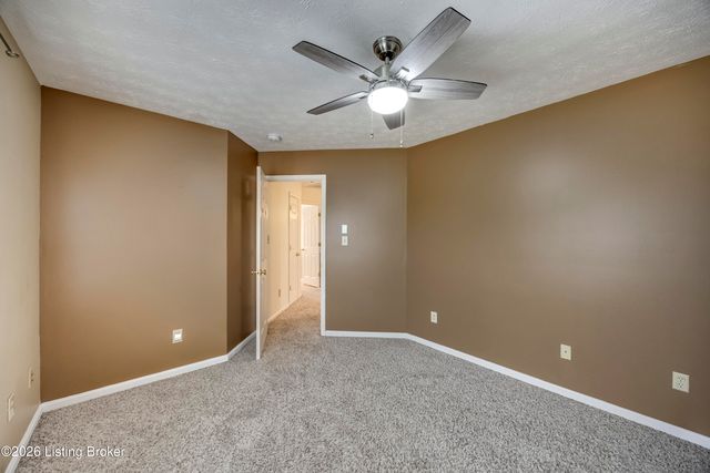 4710 Bay Cove Ct, Louisville, KY 40245