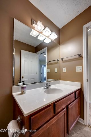 4710 Bay Cove Ct, Louisville, KY 40245