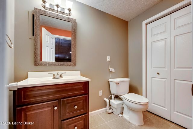 4710 Bay Cove Ct, Louisville, KY 40245