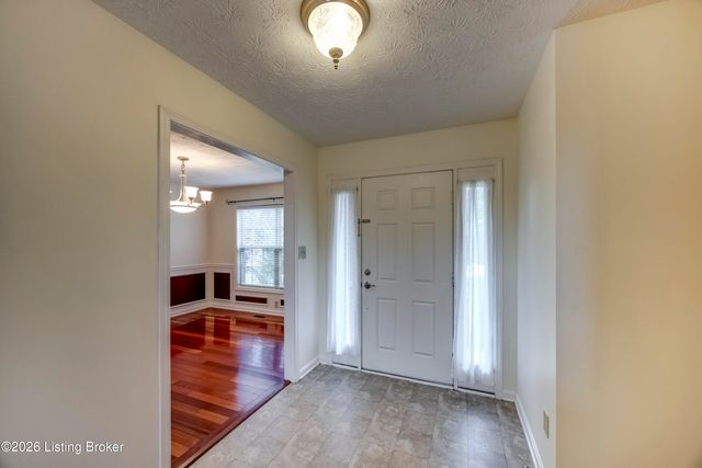 4710 Bay Cove Ct, Louisville, KY 40245