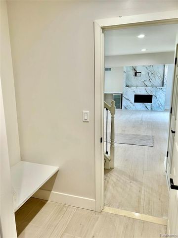 1784 Lakewood Drive, Troy, MI 48083