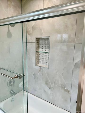 1784 Lakewood Drive, Troy, MI 48083