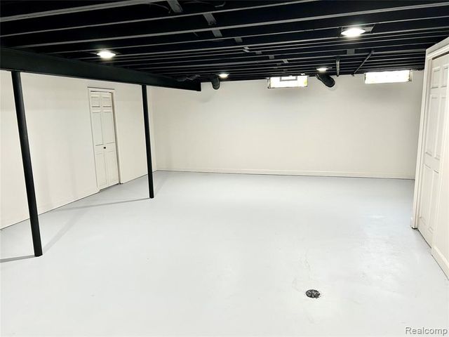 1784 Lakewood Drive, Troy, MI 48083