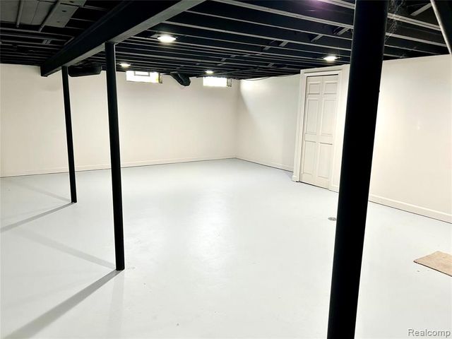 1784 Lakewood Drive, Troy, MI 48083