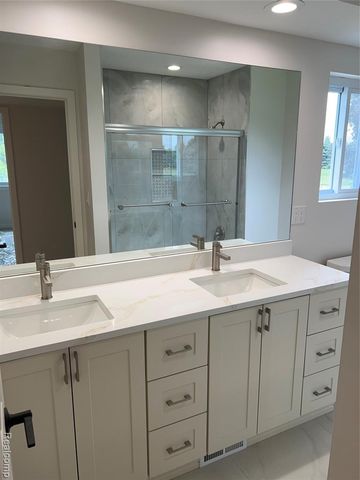 1784 Lakewood Drive, Troy, MI 48083