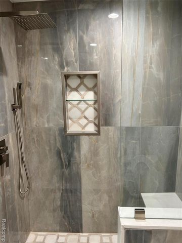 1784 Lakewood Drive, Troy, MI 48083