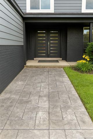 1784 Lakewood Drive, Troy, MI 48083