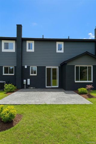 1784 Lakewood Drive, Troy, MI 48083