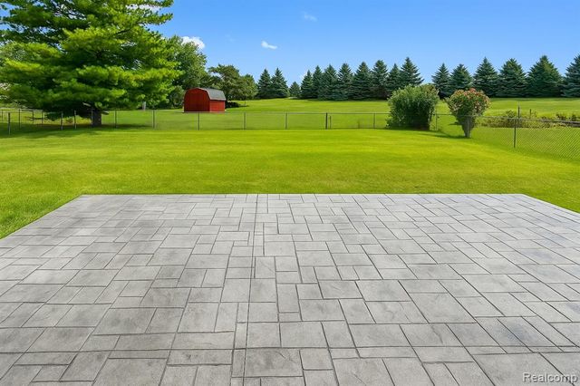 1784 Lakewood Drive, Troy, MI 48083