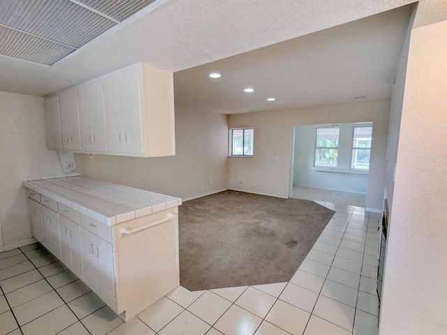142 N Naranja Avenue, Port St. Lucie, FL 34983