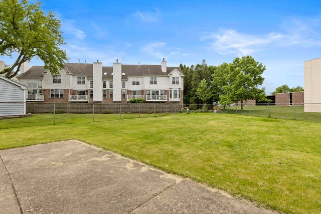 762 Oakwood Drive, Westmont, IL 60559