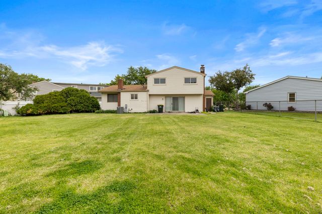 762 Oakwood Drive, Westmont, IL 60559