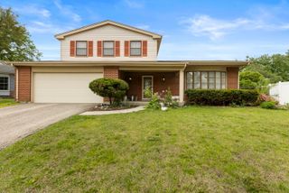 762 Oakwood Drive, Westmont, IL 60559