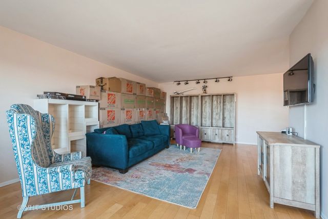 7033 N Kedzie Avenue 504, Chicago, IL 60645