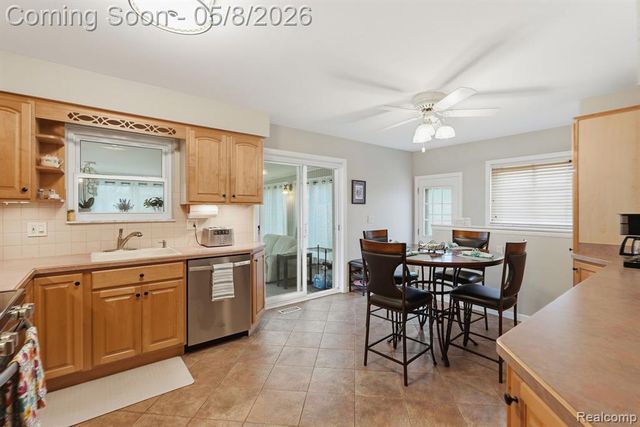 33304 Fraser Avenue, Fraser, MI 48026