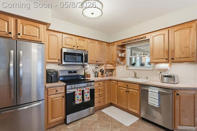 33304 Fraser Avenue, Fraser, MI 48026