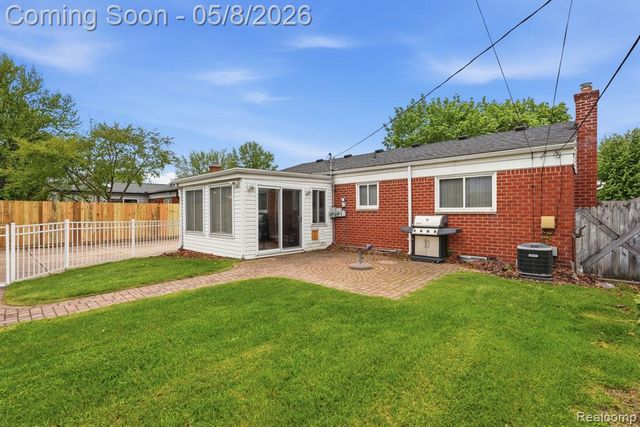 33304 Fraser Avenue, Fraser, MI 48026