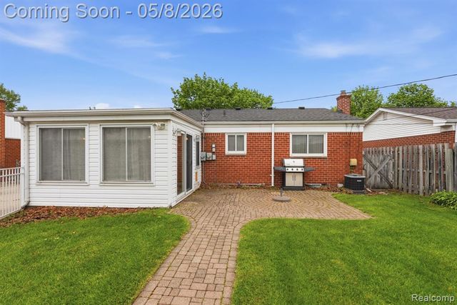 33304 Fraser Avenue, Fraser, MI 48026