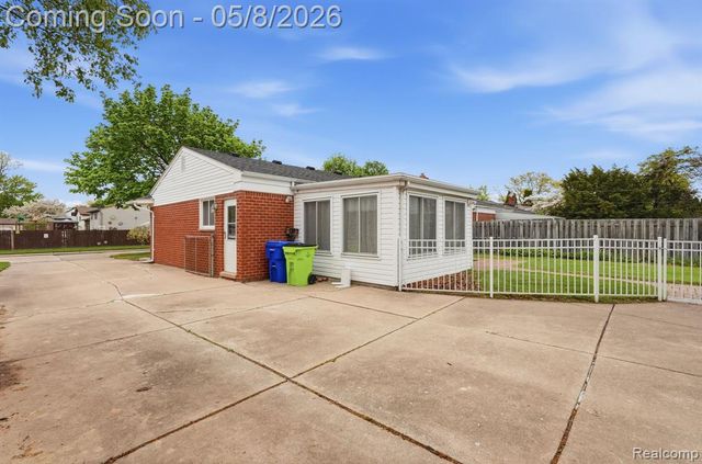 33304 Fraser Avenue, Fraser, MI 48026