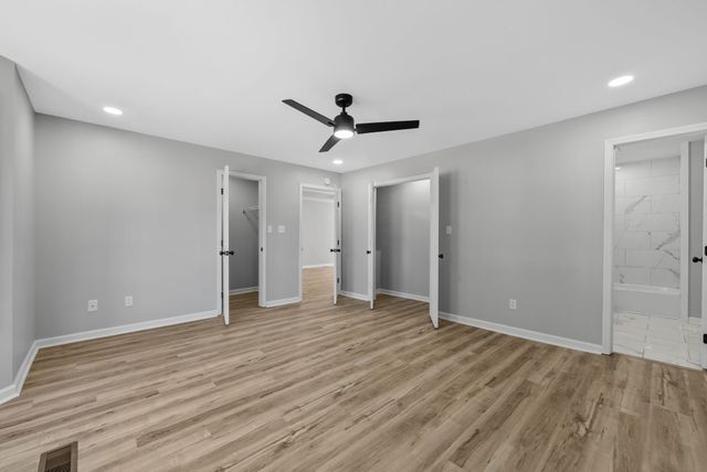 8635 Kingman Ct, Oak Grove, KY 42262