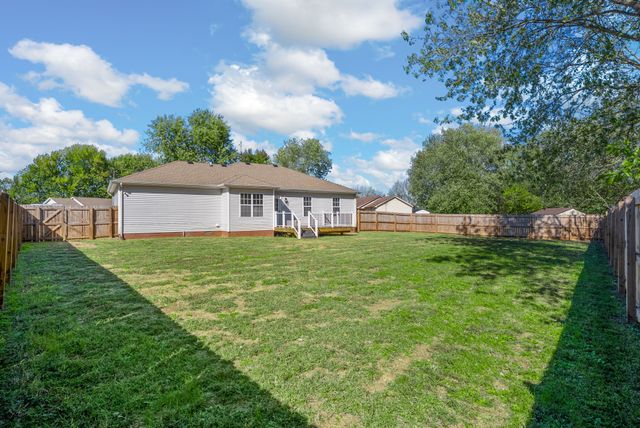 8635 Kingman Ct, Oak Grove, KY 42262