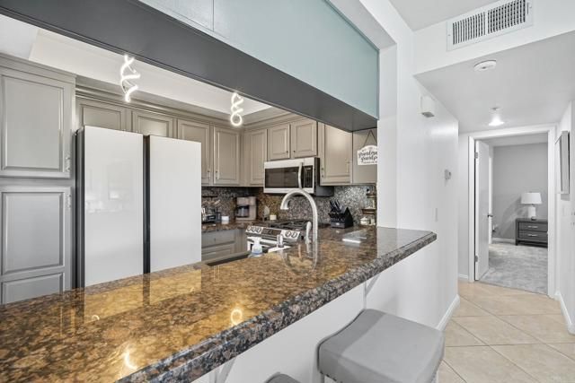 2083 Lakeridge Circle 104, Chula Vista, CA 91913