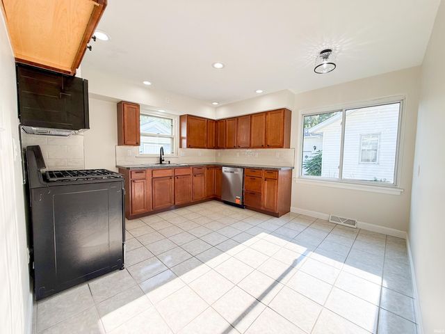 1120 W Rose Street, South Bend, IN 46616