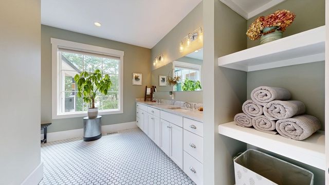 5 Goldcrest Drive, North Reading, MA 01864