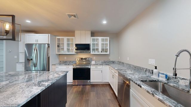 5 Goldcrest Drive, North Reading, MA 01864
