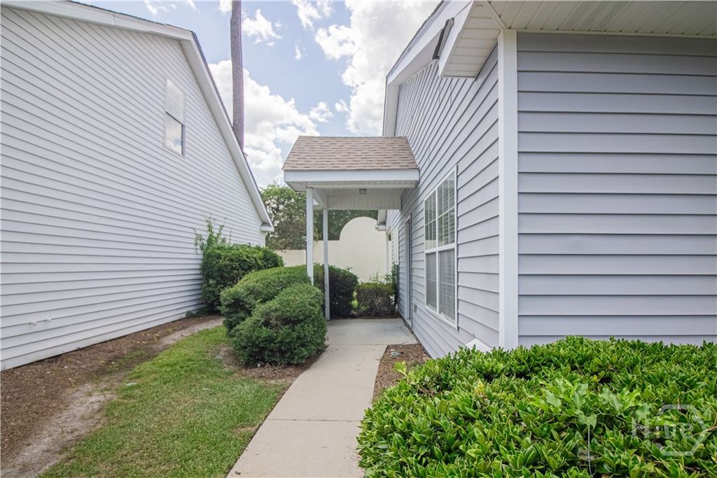 Image 2 of property listing at 116 Slate Circle, Savannah, GA 31419