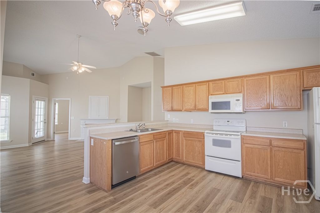 Image 9 of property listing at 116 Slate Circle, Savannah, GA 31419