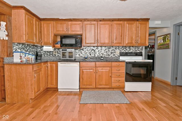 1196 E County Road 500 N, Danville, IN 46122