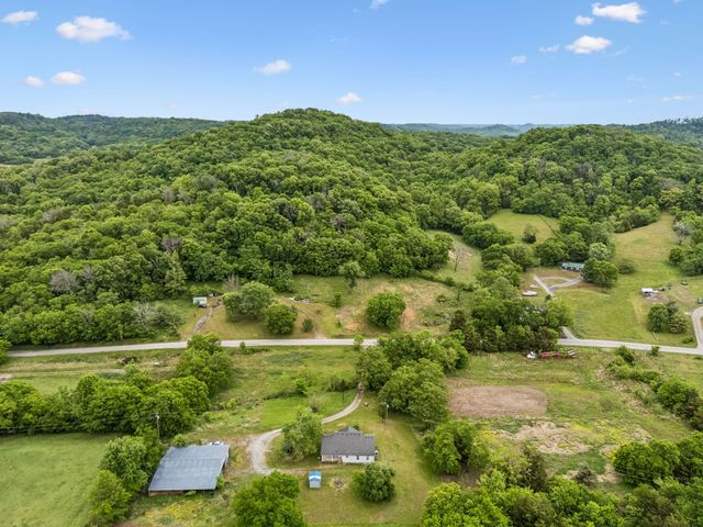 4205 Browning Branch Rd, Bethpage, TN 37022