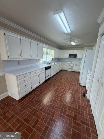 2820 Bay Ridge Drive, Loganville, GA 30052