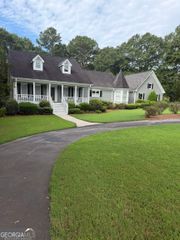 2820 Bay Ridge Drive, Loganville, GA 30052
