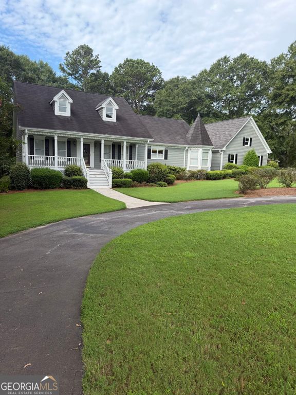 2820 Bay Ridge Drive, Loganville, GA 30052