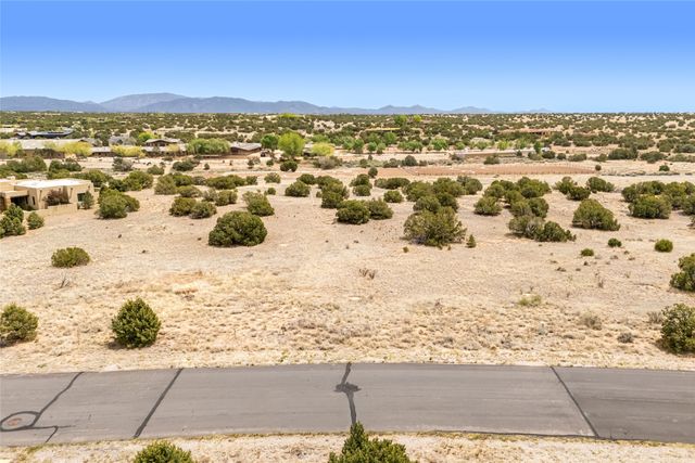 30 W Calle Ventoso, Santa Fe, NM 87506