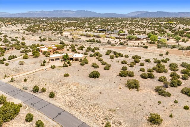 30 W Calle Ventoso, Santa Fe, NM 87506
